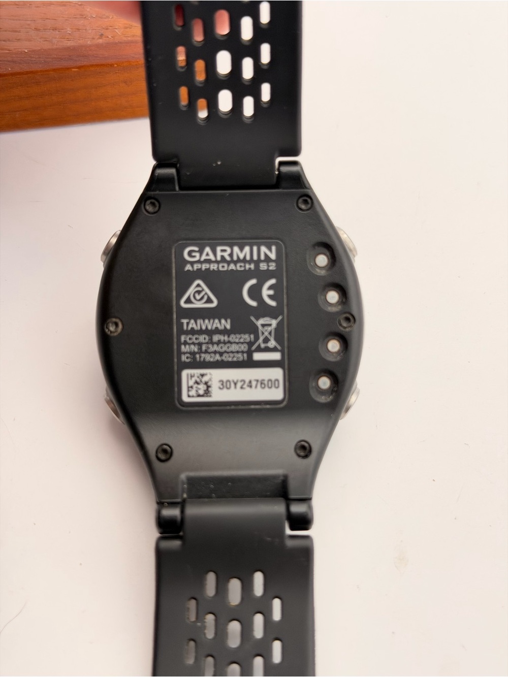 Garmin Approach S2, Golf Smartwatch, Charger Included, Tested, Black/Red, Very G - Picture 6 of 7